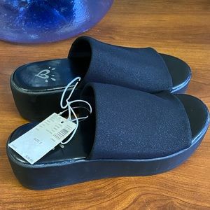 Justice Girls’ wedges size 2